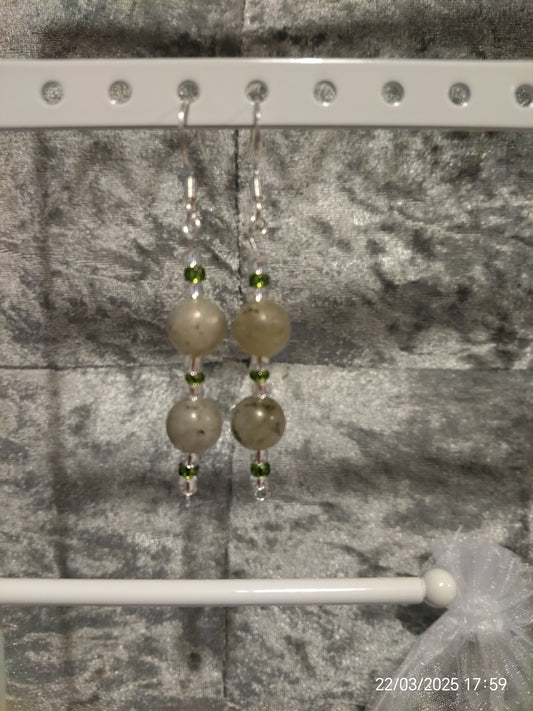 Bracelet and earrings light green moonstone